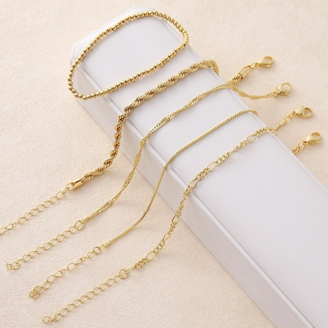 Ensemble de Bracelets Chaîne en Cuivre Plaqué Or Minimaliste pour Femmes Bijoux de Mode Multicouches Accessoires Polyvalents Cadeau