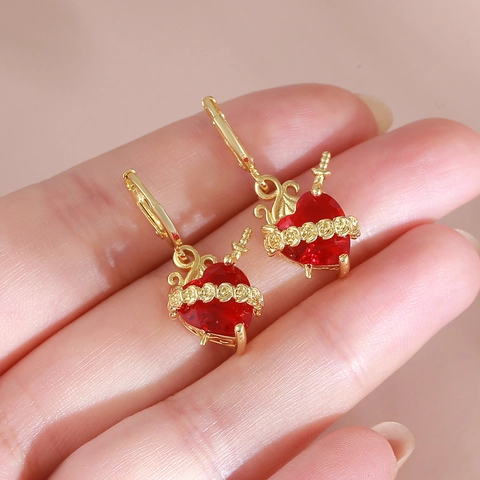 Retro Kupfer Vergoldet Sacred Heart Ohrringe Mit Rote Herz Kristall Rosenrebe Schwert Leverback Ohrringe Damen Schmuck