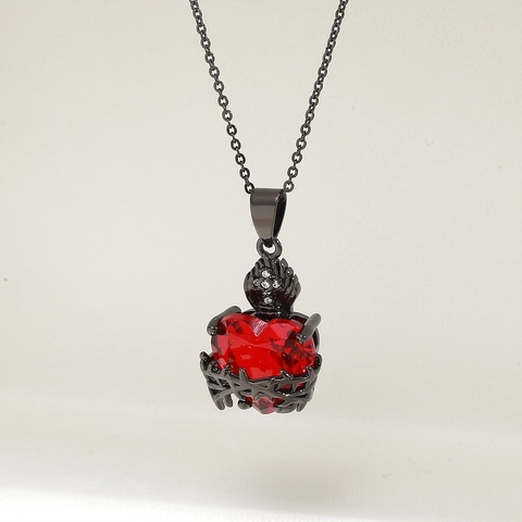 Collar de Colgante Corazón Rojo de Zirconita y Espinas Gótico en Cobre Negro de Fusil Joyería de Halloween para Mujer