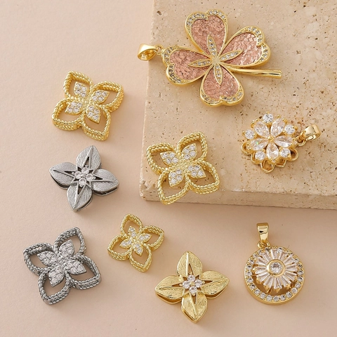 18K Vergoldeter Kupfer Kleeblatt Blume Zirkonia Nur Anhänger Für Damen DIY Schmuckherstellung Halskette Armband Zubehör