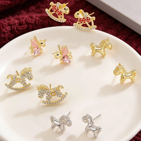 Luxury Zinc Alloy Horse Stud Earrings Fashion Gold Silver Plated Unicorn Rhinestone Enamel Rocking Horse Jewelry Gift Women