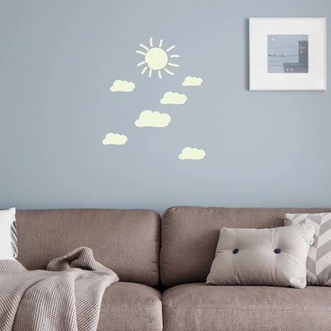 Adesivi Murali Luminosi Sole E Nuvole Blu Fluorescente PET Decalcomanie Per Camera Da Letto Soggiorno Stanza Dei Bambini Decorazione