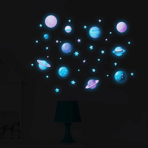 Adesivi Murali Pianeti Fluorescenti Stelle Luminose Spazio Astronauta Decalcomanie in PVC per Camera da Letto Bambini Decor