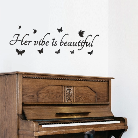 Adesivo da Parete 3D in Acrilico a Specchio Citazione Her Vibe Is Beautiful Farfalla DIY Murale per Soggiorno Camera da Letto