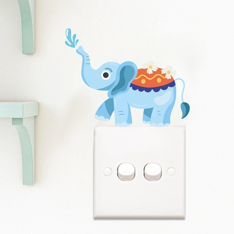 Süßer Cartoon Elefant Wasserstrahl Wandaufkleber PVC Wasserdicht Blumenmuster Schalter Dekoration Für Kinderzimmer Heimdekor