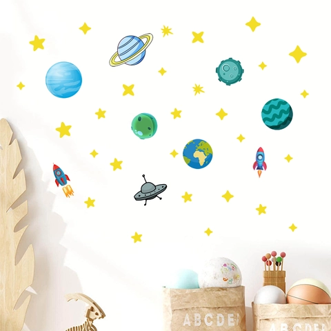 Pegatinas de Pared Luminosas Espacio Planetas Estrellas Dibujos Animados Cohete UFO Calcomanías de PVC Para Dormitorio Infantil