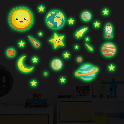 Stickers Muraux Système Solaire Espace Lumineux Brille dans le Noir Planètes Étoiles Fusée Autocollants pour Chambre d'Enfant