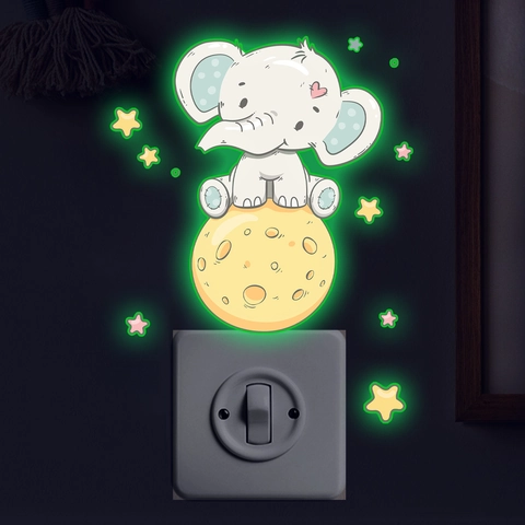 Adesivo da Parete Luminoso Cartone Animato Elefante Su Luna Stelle PVC Removibile Decorazione Casa Camera Bambini Neonati