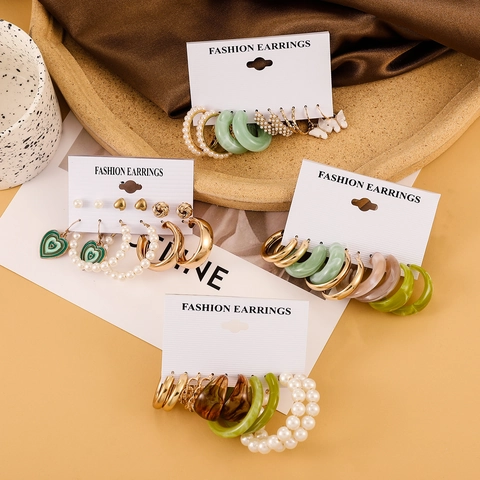 Juego de Pendientes de Perlas Artificiales y Mariposa Retro Occidental para Mujer Pendientes de Aro de Oro de Aleación Joyas de Resina
