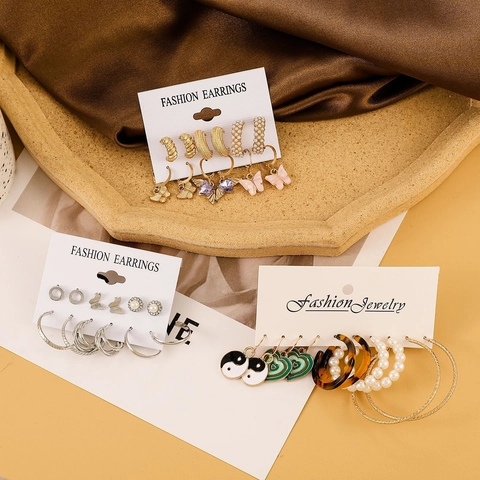 Juego de Pendientes de Perlas Artificiales y Mariposa Retro Occidental para Mujer Pendientes de Aro de Oro de Aleación Joyas de Resina