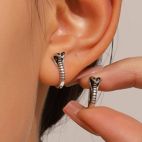 Cobra Snake Hoop Earrings Punk Vintage Alloy Distressed Animal Stud Earrings For Men Women Hip Hop Gothic Jewelry Gift
