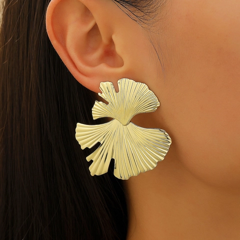 Vintage Exaggerated Ginkgo Leaf Stud Earrings For Women Zinc Alloy Electroplated Gold Silver Large Botanical Jewelry Earrings