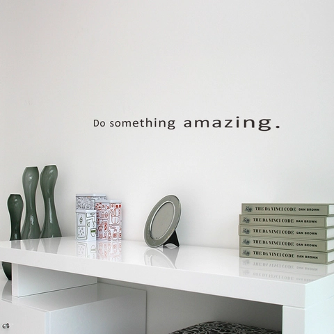 Sticker Mural en PVC Minimaliste Moderne Do Something Amazing Citation Motivante Anglaise Décalcomanie de Lettres Noires Amovibles pour Décoration Bureau Maison