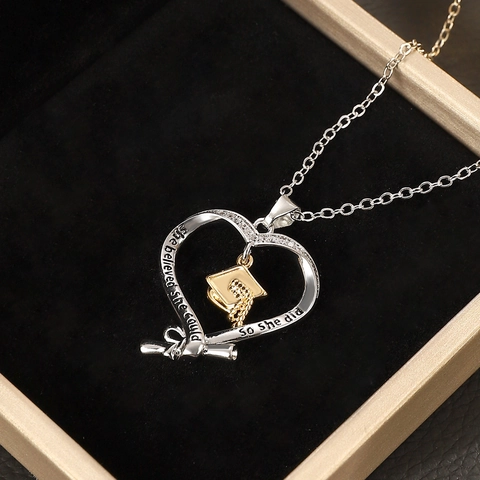 Alloy Rhinestone Heart Graduation Necklace She Believed She Could So She Did Graduation Cap Scroll Pendant Jewelry Gift
