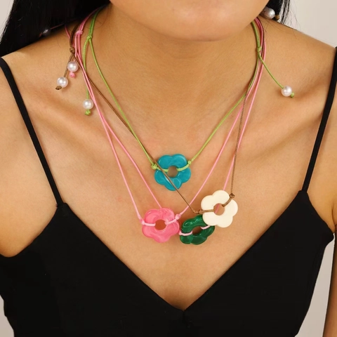 Vintage Resin Flower Pendant Necklace For Women Adjustable Wax Rope Boho Minimalist Floral Choker Clavicle Chain Jewelry