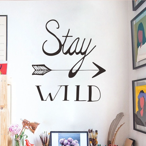 Stay Wild Freccia Adesivo da Parete in PVC Rimovibile Decalcomania in Vinile Nero Per Soggiorno Camera da Letto Arte DIY Decorazione Casa