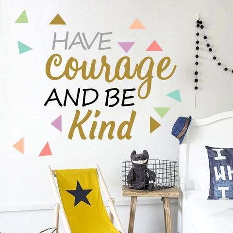 Have Courage And Be Kind Wandtattoo Motivationsspruch Buntes Geometrisches Dreieck DIY Art Decal Für Kinderzimmer Deko