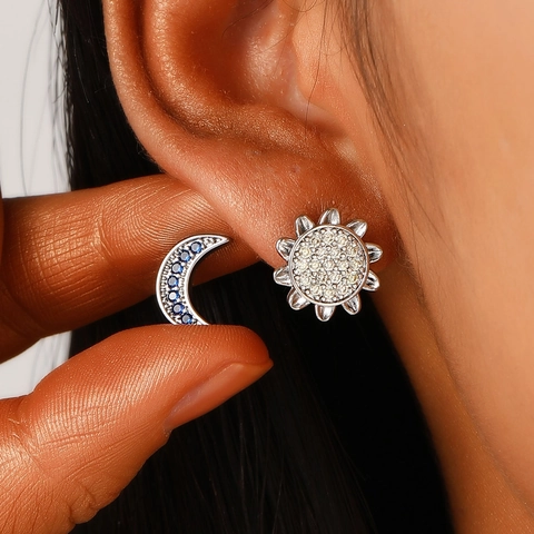Pendientes Colgantes Asimétricos de Sol Luna Estrella para Mujer Pendientes de Aleación Celestial Vintage Con Poste de Acero Inoxidable