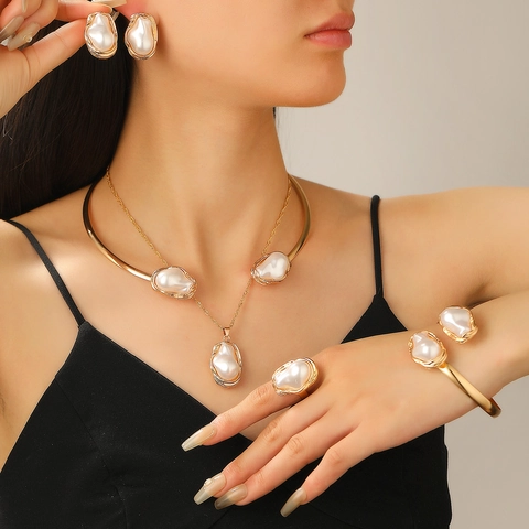 Europäisch Amerikanisches Retro Barock Kunstperlen Schmuckset Für Damen Legierung Irreguläre Perlen Choker Halskette Armband Ring Ohrringe