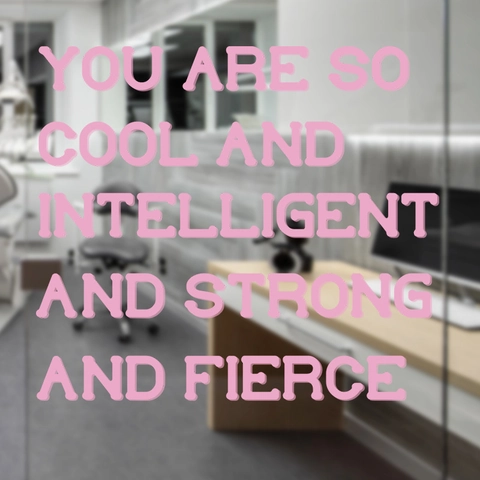 Adesivo da Parete Rosa con Citazione Ispiratrice per Soggiorno Camera da Letto Slogan Inglese DIY PVC Decorazione Casa