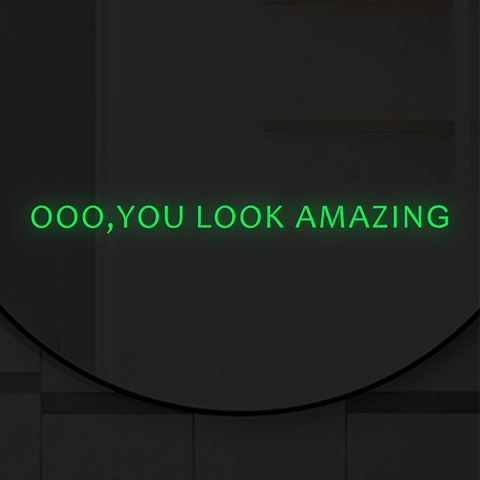 Adesivo da Parete Luminoso You Look Amazing in PVC Decalcomania Fluorescente Scritte Decorative per Camera da Letto Soggiorno