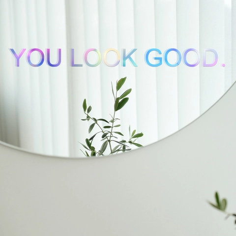 Adesivo da Parete Specchio Laser Olografico YOU LOOK GOOD Scritta Motivazionale PET Impermeabile DIY Decalcomania per Casa