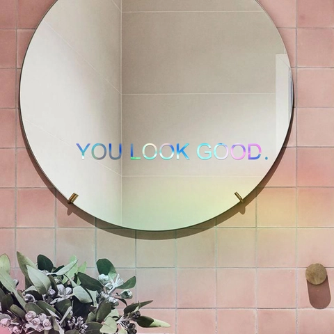Adesivo da Parete Specchio Laser Olografico YOU LOOK GOOD Scritta Motivazionale PET Impermeabile DIY Decalcomania per Casa