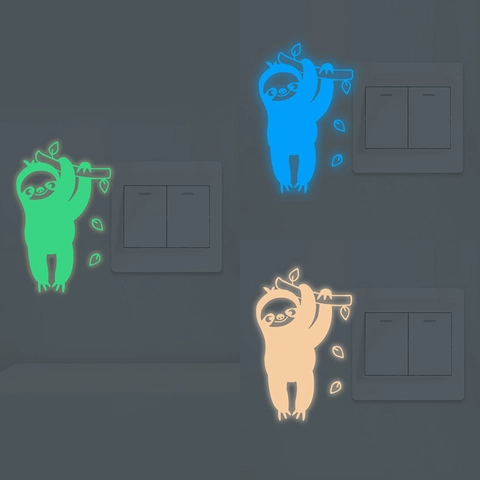 Leuchtende Cartoon Faultier Wandtattoo Leuchten Im Dunkeln PVC Selbstklebende Schalter Aufkleber Für Schlafzimmer Wohnzimmer Dekoration