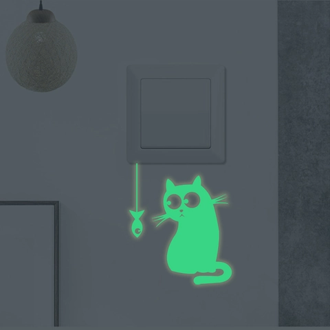 Adesivo Murale Fluorescente Cartone Animato Gatto Pesce Per Interruttore Camera Da Letto Soggiorno Casa Decor PET Decalcomania