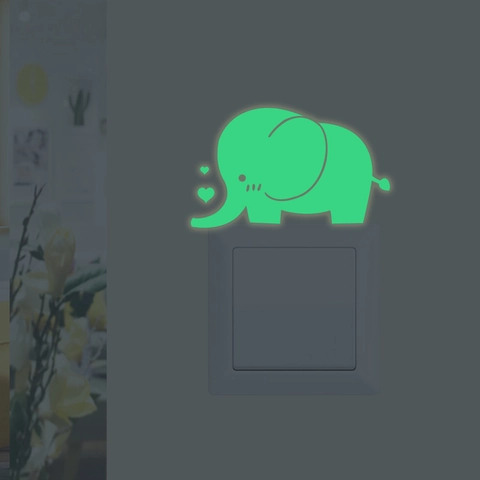Luminoso Elefante Adesivo per Interruttore Glow In The Dark PVC Decalcomania da Muro Cartone Animato Cuore Home Decor Bambini