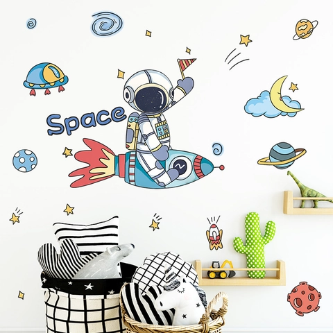 Adesivi Murali a Tema Spaziale Cartone Animato Astronauta Razzo Pianeti PVC Impermeabile Decorativi per Camera dei Bambini Asilo