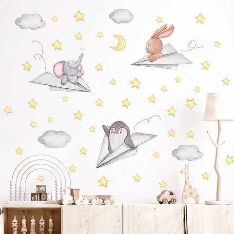 Adesivi Murali Animali Cartoni Animati Acquerello Elefante Coniglio Pinguino Su Aereo Di Carta Stelle Luna Nuvola PVC Arredo