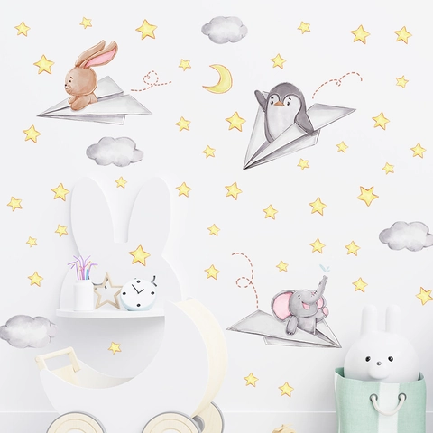 Adesivi Murali Animali Cartoni Animati Acquerello Elefante Coniglio Pinguino Su Aereo Di Carta Stelle Luna Nuvola PVC Arredo
