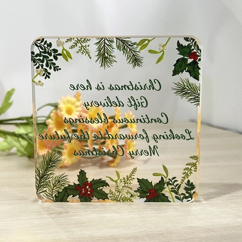 Moderno Ornamento da Scrivania Natalizio Quadrato in PVC Trasparente Motivo Merry Christmas Agrifoglio Bacche Pino Decorazione