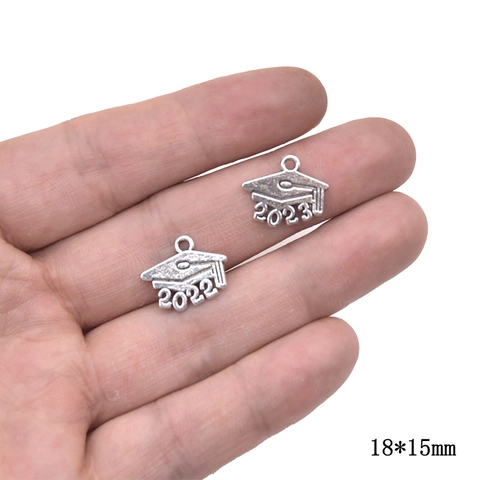 Vintage Antique Silver Alloy Graduation Cap Doctoral Hat Charms Pendants With Year 2022 2023 For DIY Jewelry Making