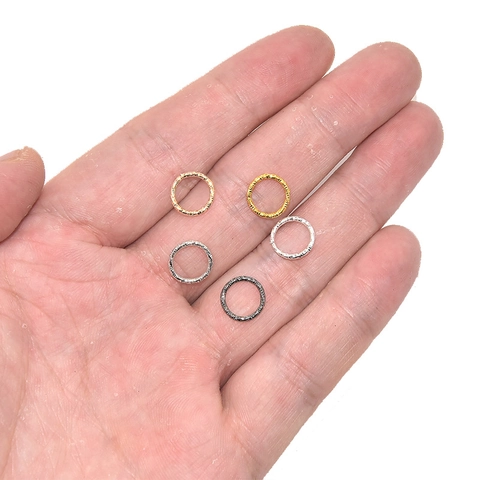 Anelli di Giunzione in Metallo con Texture a Rilievo Cerchi Chiusi per la Creazione di Gioielli Fai da Te Collane Bracciali