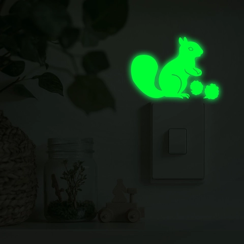 Adesivo da Parete Scoiattolo Luminoso Decalcomanie per Interruttore Fluorescenti PVC Simpatico Animale per Camera da Letto
