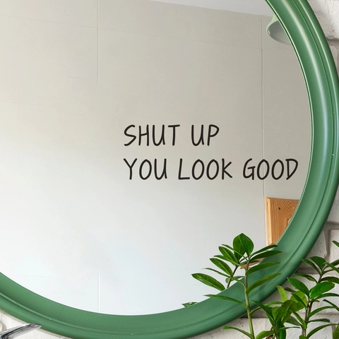 Shut Up You Look Good Slogan in Inglese Adesivo per Specchio Bagno Decalcomania da Muro PVC Impermeabile Scritte Decorative Casa