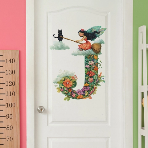 Blumen Buchstabe J Wandaufkleber Fee Auf Besen Mit Schwarzer Katze Cartoon PVC Wasserdichtes Dekor Für Kinderzimmer Wohnkultur
