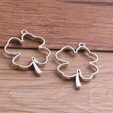 Alloy Hollow Clover Flower Pendant Bezel Open Back Resin Frame For DIY Jewelry Making Necklace Bracelet Finding Accessories