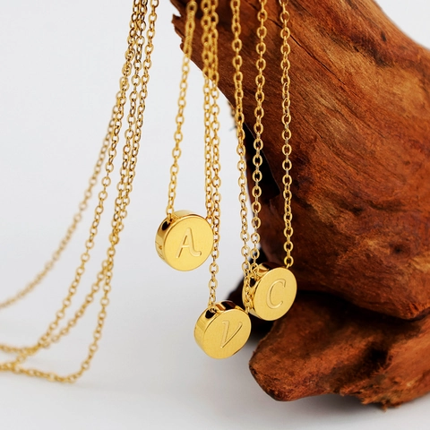 Minimalistisch Edelstahl Vergoldet Mini Runde Marke Buchstabe Anhänger Halskette Für Damen Personalisierte Namen Schmuck
