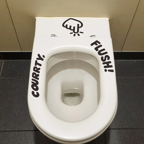 Adesivo per Coperchio del Gabinetto in PVC Nero Minimalista Moderno Scritta COURRTY FLUSH Gesto della Mano Adesivo Impermeabile per Bagno