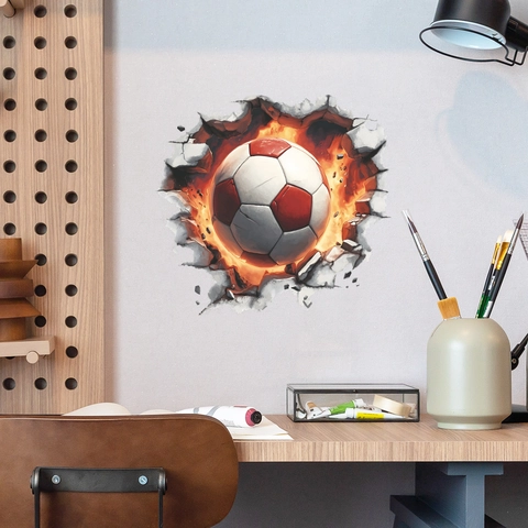 Adesivo da Parete 3D Effetto Rottura Calcio Fiamma Football Decalcomania per Camera dei Ragazzi Sala Giochi Impermeabile PVC Arredo Bagno