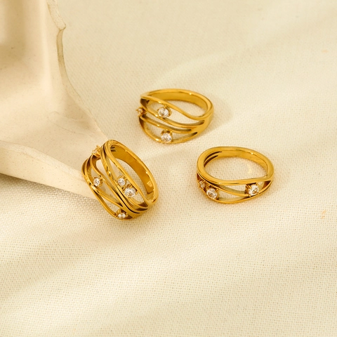 Bagues en Acier Inoxydable Plaquées Or 18K Évidées en Forme de Vague pour Femmes Luxe Vintage avec Zirconia Incrusté Bijoux
