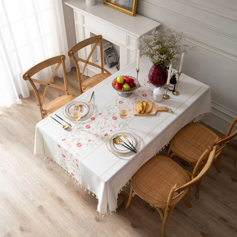 Nappe Pastorale Blanc Crème Brodée de Fleurs Rectangulaire en Tissu de Fibre Chimique Avec Glands pour Table à Manger Décoration de Maison
