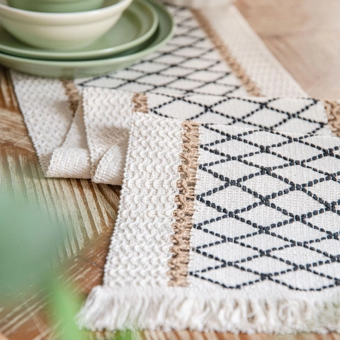 Bohemian Woven Jute Cotton Table Runner With Tassels Geometric Diamond Pattern Farmhouse Style Table Decoration For Home Wedding Party