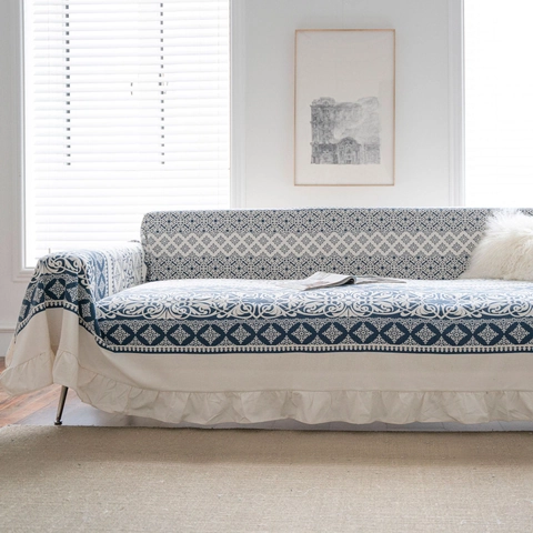 Copridivano Vintage Bohemien in Poliestere con Eleganti Volant Stampa Floreale Blu e Bianca Protezione Mobili Decorativa