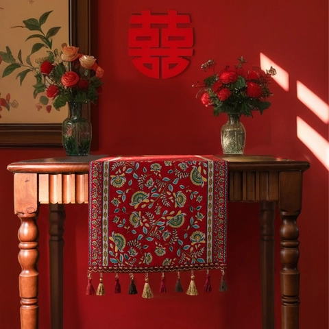 Nieuwe Chinese Vintage Rode Jacquard Tafelloper Met Kwastjes Polyester-Katoenmix Florale Etnische Tafelkleed Voor Bruiloft Feest Huis Decor