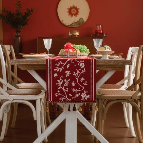 Chinese Vintage Red Jacquard Table Runner With Tassels Floral Bird Blessing Pattern Polyester Table Linen For Wedding Holiday Home Table Decoration