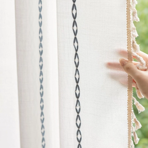 Cortina de Poliéster Bordada Boho Nórdica con Borlas Patrón de Cadena Geométrica Filtrante de Luz para Cocina Sala